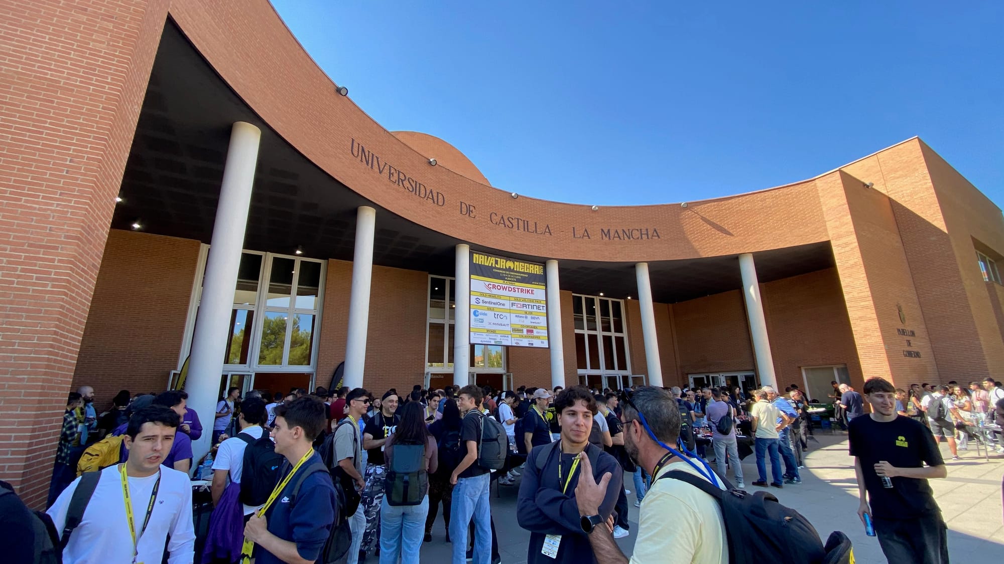 Seguridad en Iridium @ Navaja Negra Security Conference 2025